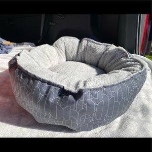 New Soft Round Pet Bed for Dogs and Cats